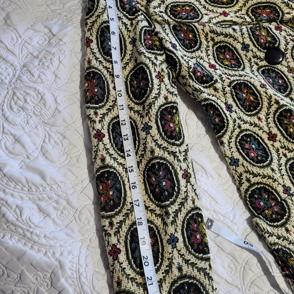 Vintage Paisley Patterned Coat with Black Buttons Size Large - Picture 7 of 12